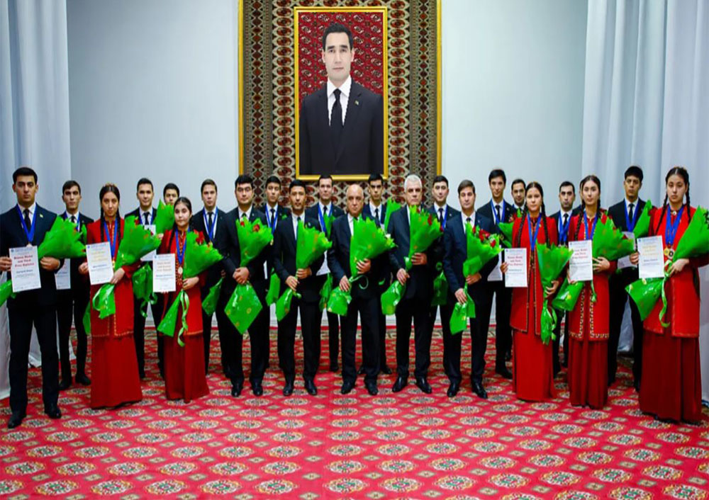 Türkmenistanly talyplar Polşada geçirilen matematika bäsleşiginde 30 medal gazandylar